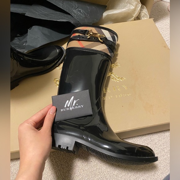 New Burberry rain boots - Picture 4 of 6
